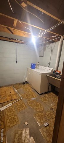 16660 Whitcomb Street, Detroit, MI 48235