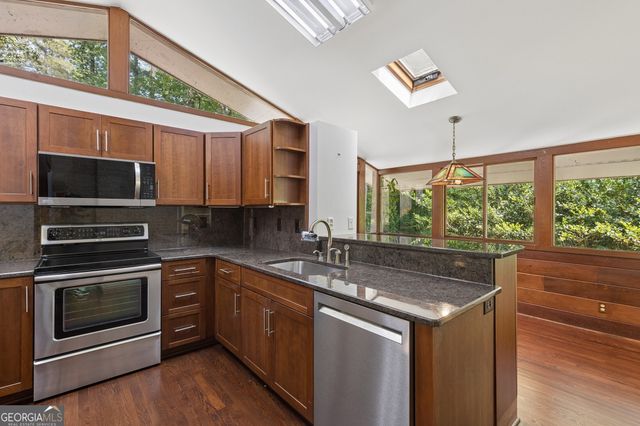 2001 Castleway Lane NE, Atlanta, GA 30345