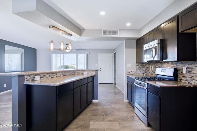 3217 W BANFF Lane, Phoenix, AZ 85053
