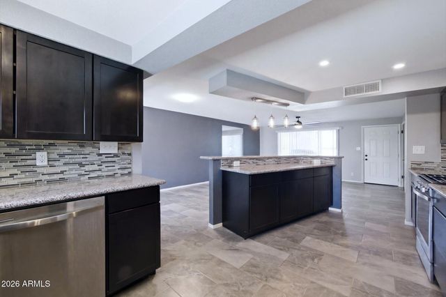 3217 W BANFF Lane, Phoenix, AZ 85053
