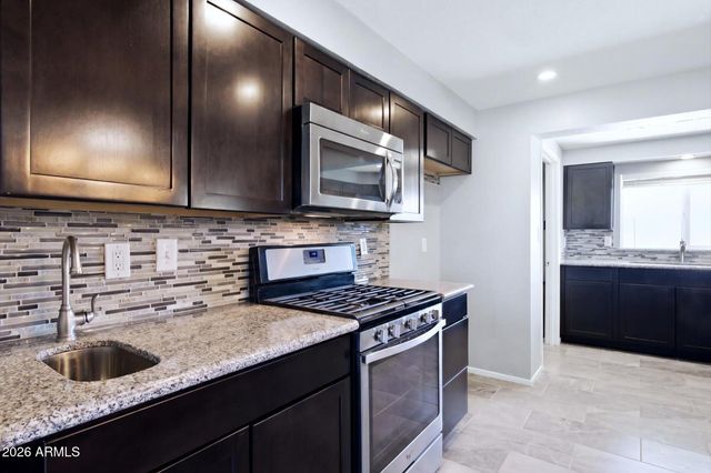 3217 W BANFF Lane, Phoenix, AZ 85053