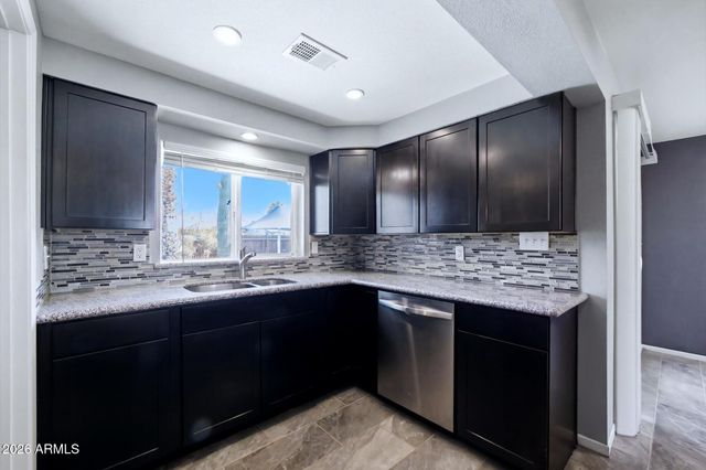 3217 W BANFF Lane, Phoenix, AZ 85053