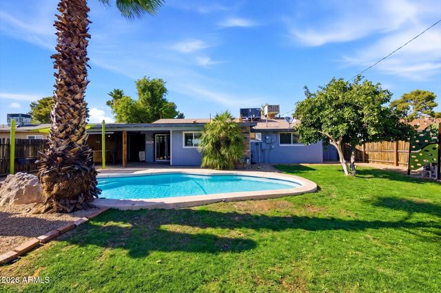3217 W BANFF Lane, Phoenix, AZ 85053