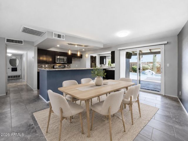 3217 W BANFF Lane, Phoenix, AZ 85053