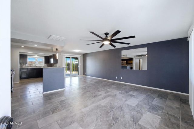 3217 W BANFF Lane, Phoenix, AZ 85053