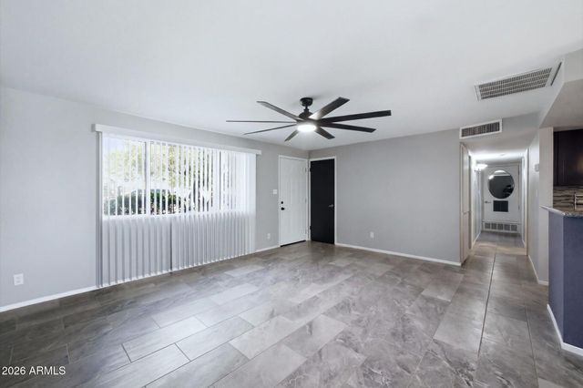 3217 W BANFF Lane, Phoenix, AZ 85053