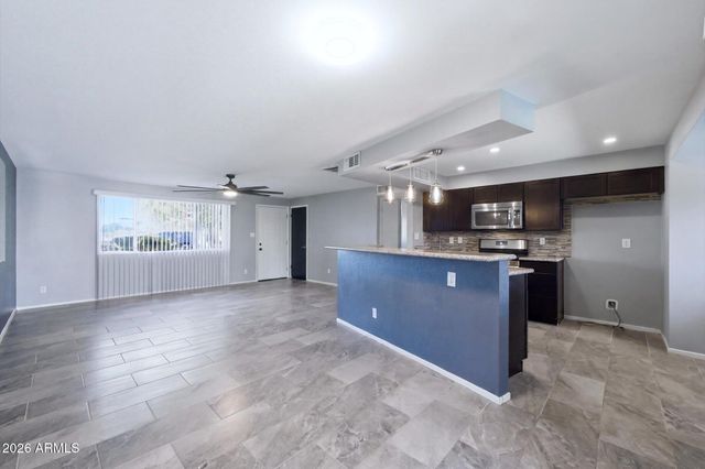 3217 W BANFF Lane, Phoenix, AZ 85053