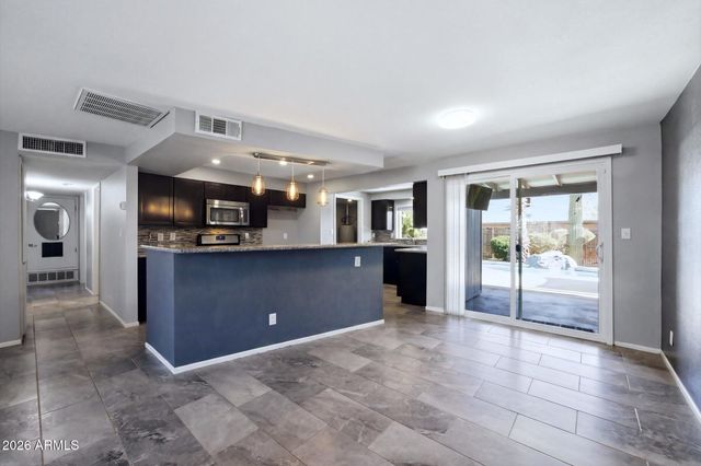 3217 W BANFF Lane, Phoenix, AZ 85053