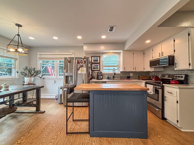 W164N8586 Hiawatha AVENUE, Menomonee Falls, WI 53051