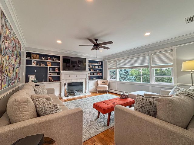 W164N8586 Hiawatha AVENUE, Menomonee Falls, WI 53051