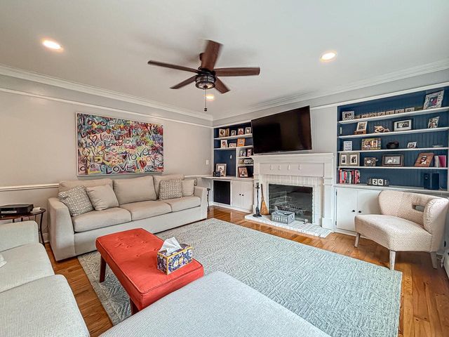 W164N8586 Hiawatha AVENUE, Menomonee Falls, WI 53051