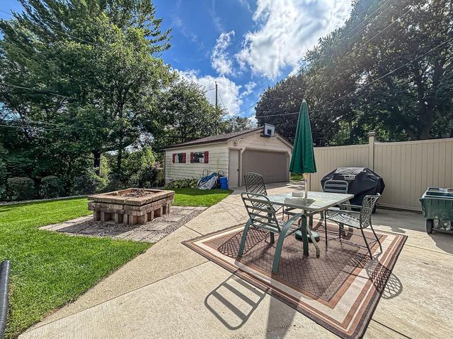 W164N8586 Hiawatha AVENUE, Menomonee Falls, WI 53051