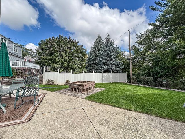 W164N8586 Hiawatha AVENUE, Menomonee Falls, WI 53051