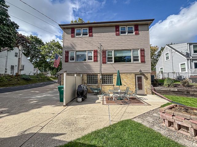 W164N8586 Hiawatha AVENUE, Menomonee Falls, WI 53051