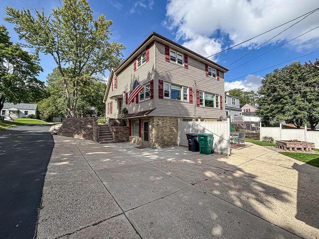 W164N8586 Hiawatha AVENUE, Menomonee Falls, WI 53051