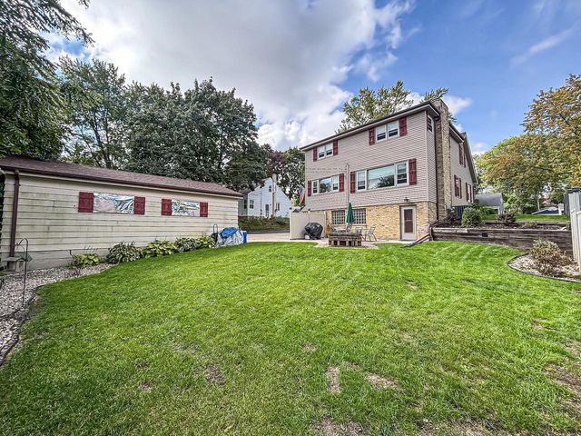 W164N8586 Hiawatha AVENUE, Menomonee Falls, WI 53051