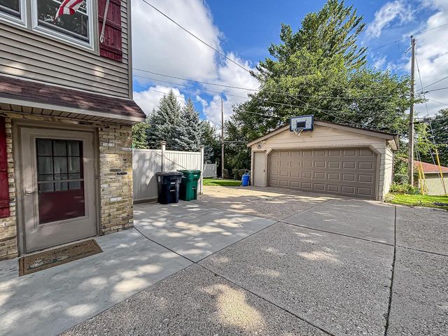 W164N8586 Hiawatha AVENUE, Menomonee Falls, WI 53051