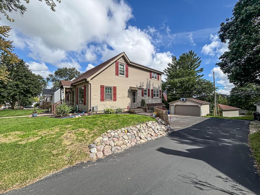 W164N8586 Hiawatha AVENUE, Menomonee Falls, WI 53051