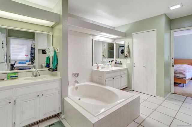 7959 Caminito Dia 2, San Diego, CA 92122
