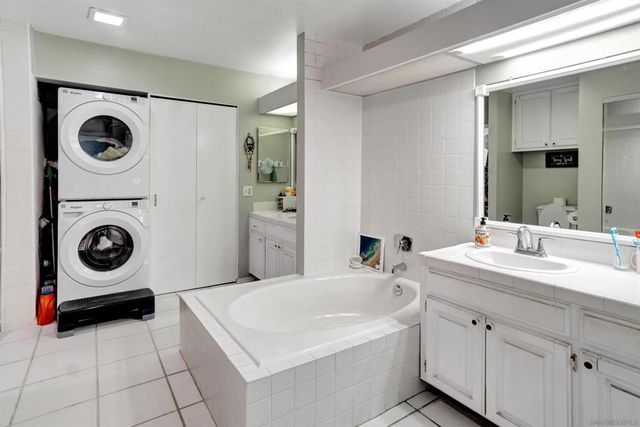 7959 Caminito Dia 2, San Diego, CA 92122