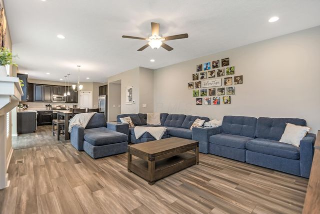 440 Oakland Hills Loop, Commercial Point, OH 43116