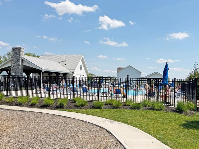 440 Oakland Hills Loop, Commercial Point, OH 43116