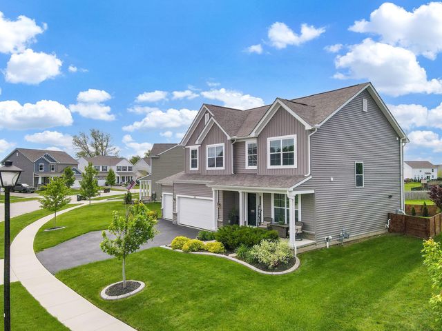 440 Oakland Hills Loop, Commercial Point, OH 43116