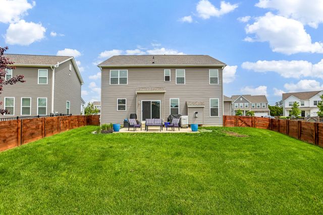 440 Oakland Hills Loop, Commercial Point, OH 43116
