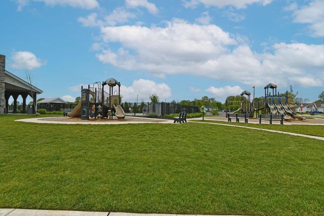 440 Oakland Hills Loop, Commercial Point, OH 43116