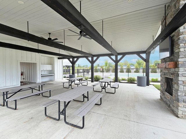 440 Oakland Hills Loop, Commercial Point, OH 43116