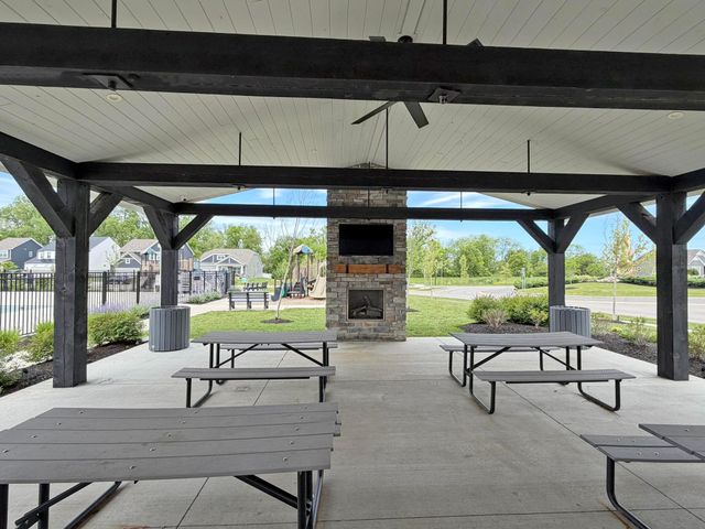 440 Oakland Hills Loop, Commercial Point, OH 43116