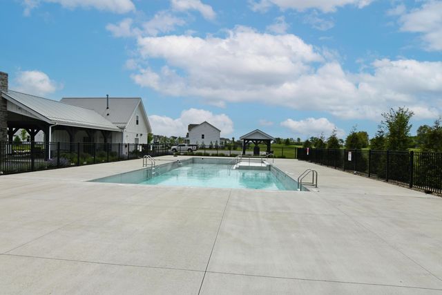 440 Oakland Hills Loop, Commercial Point, OH 43116