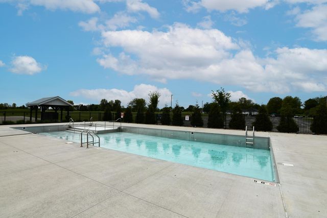 440 Oakland Hills Loop, Commercial Point, OH 43116