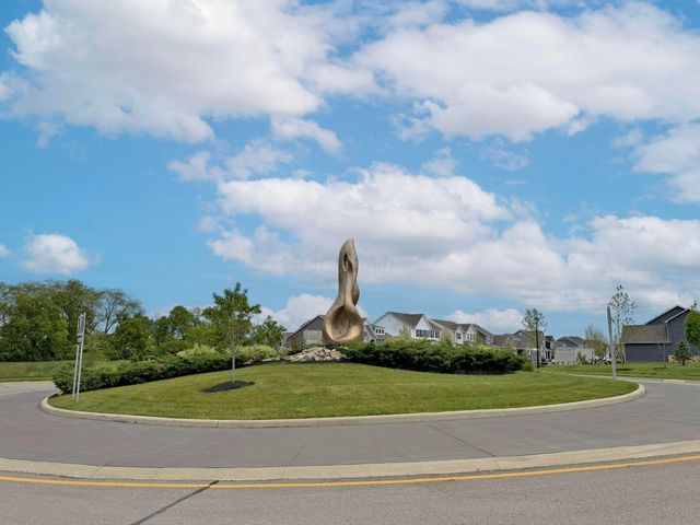 440 Oakland Hills Loop, Commercial Point, OH 43116