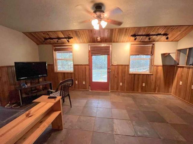 1384 E Fm 2712, Crockett, TX 75835