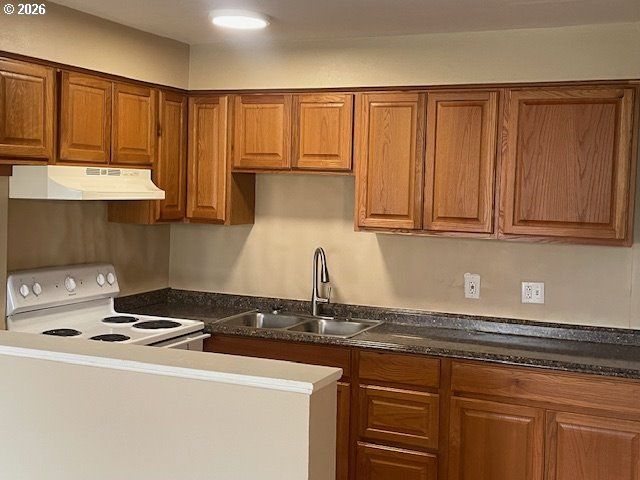 8636 Ne HOLLADAY St, Portland, OR 97220