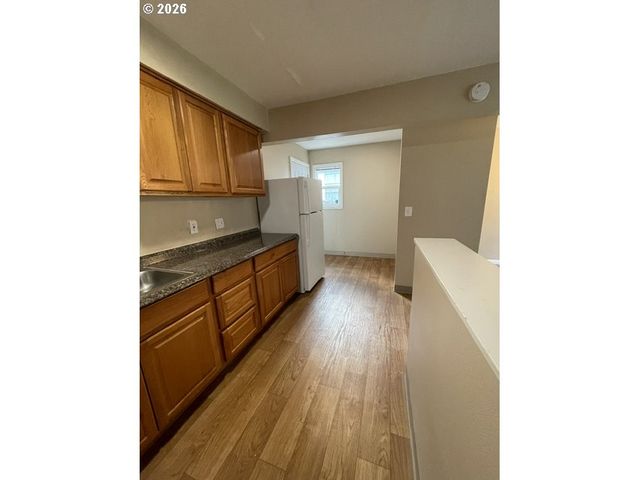 8636 Ne HOLLADAY St, Portland, OR 97220