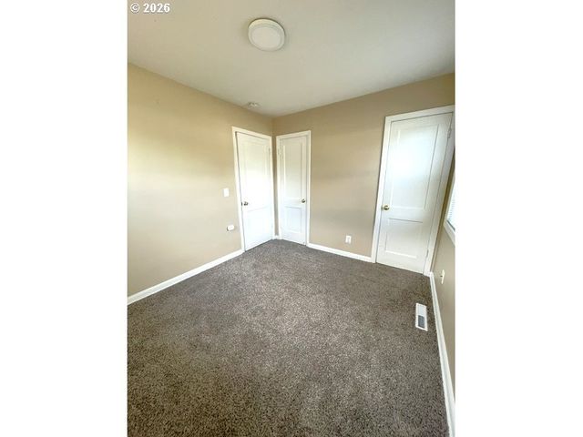 8636 Ne HOLLADAY St, Portland, OR 97220