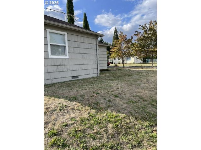 8636 Ne HOLLADAY St, Portland, OR 97220