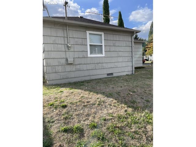 8636 Ne HOLLADAY St, Portland, OR 97220