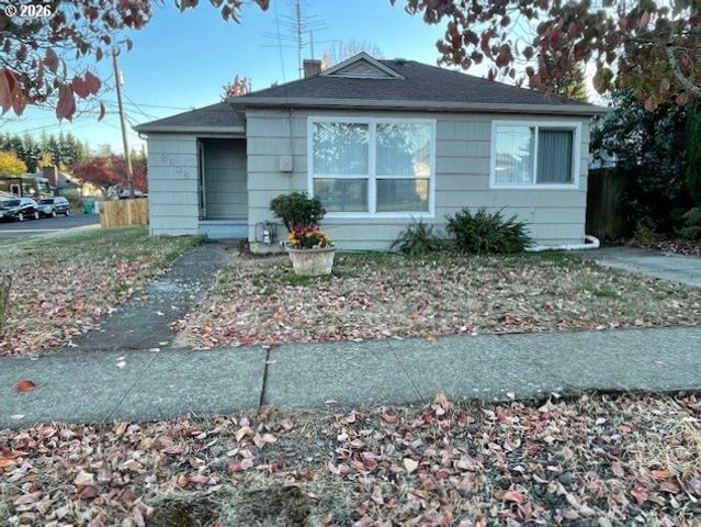 8636 Ne HOLLADAY St, Portland, OR 97220