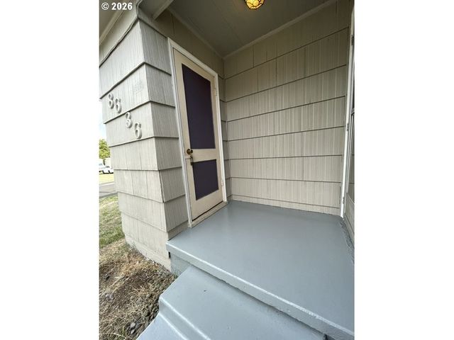 8636 Ne HOLLADAY St, Portland, OR 97220