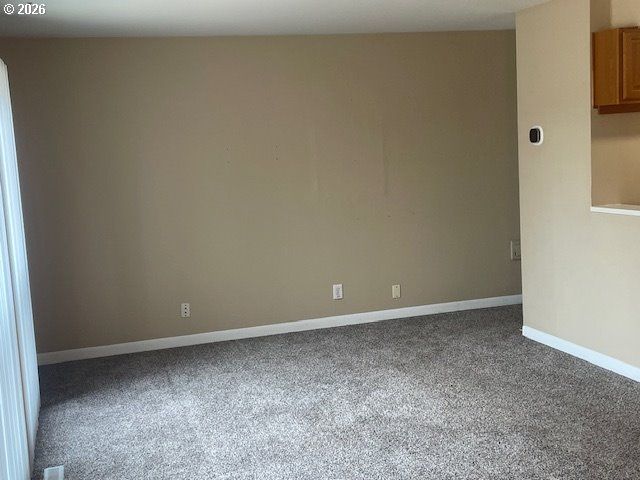 8636 Ne HOLLADAY St, Portland, OR 97220