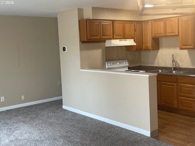 8636 Ne HOLLADAY St, Portland, OR 97220