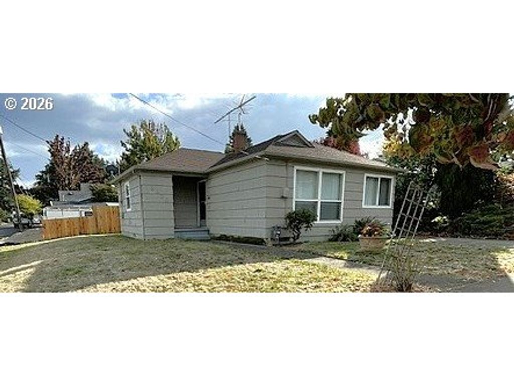 8636 Ne HOLLADAY St, Portland, OR 97220