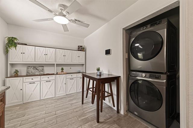 901 Temple Circle, Hitchcock, TX 77563