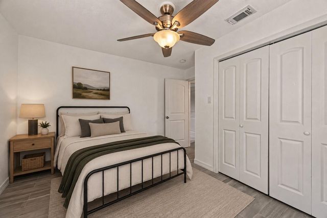 901 Temple Circle, Hitchcock, TX 77563