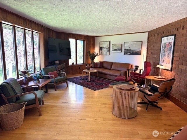 94 Raccoon Road, Sequim, WA 98382