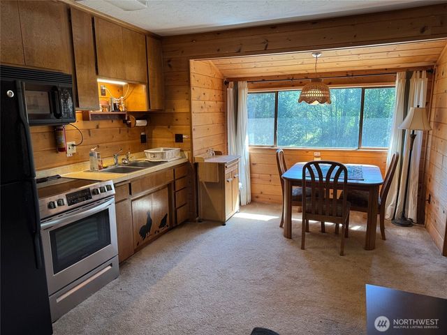 94 Raccoon Road, Sequim, WA 98382