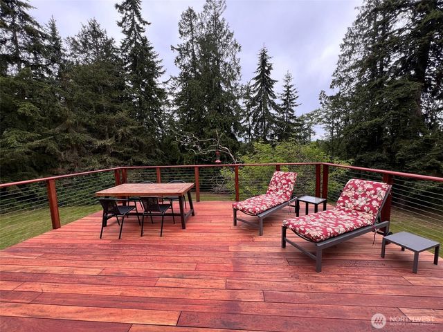 94 Raccoon Road, Sequim, WA 98382